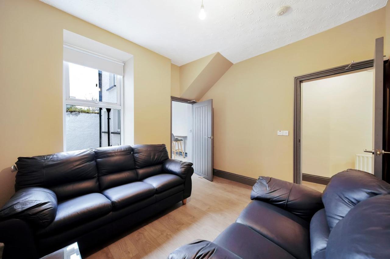 Villa Magee Town House 'Sleeping 8 Guests' Londonderry Exterior foto