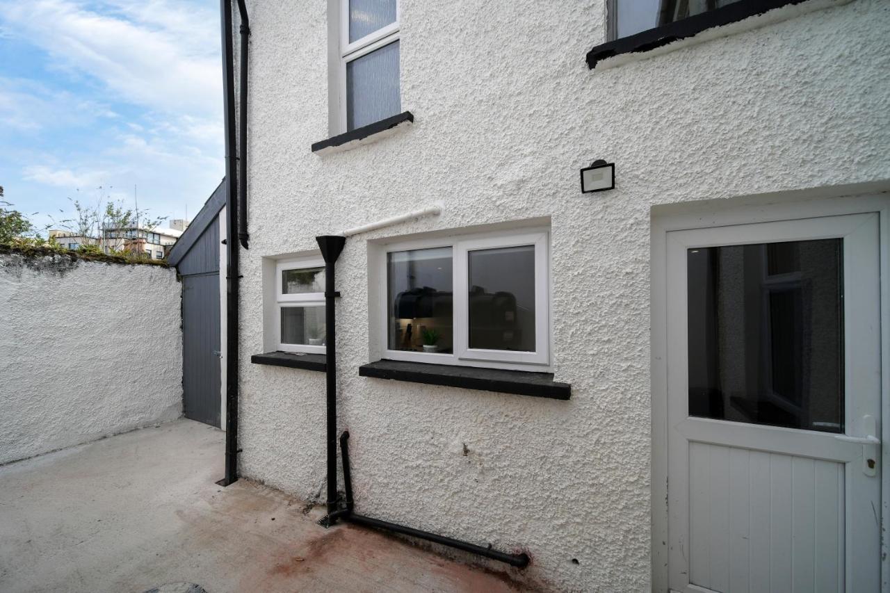 Villa Magee Town House 'Sleeping 8 Guests' Londonderry Exterior foto